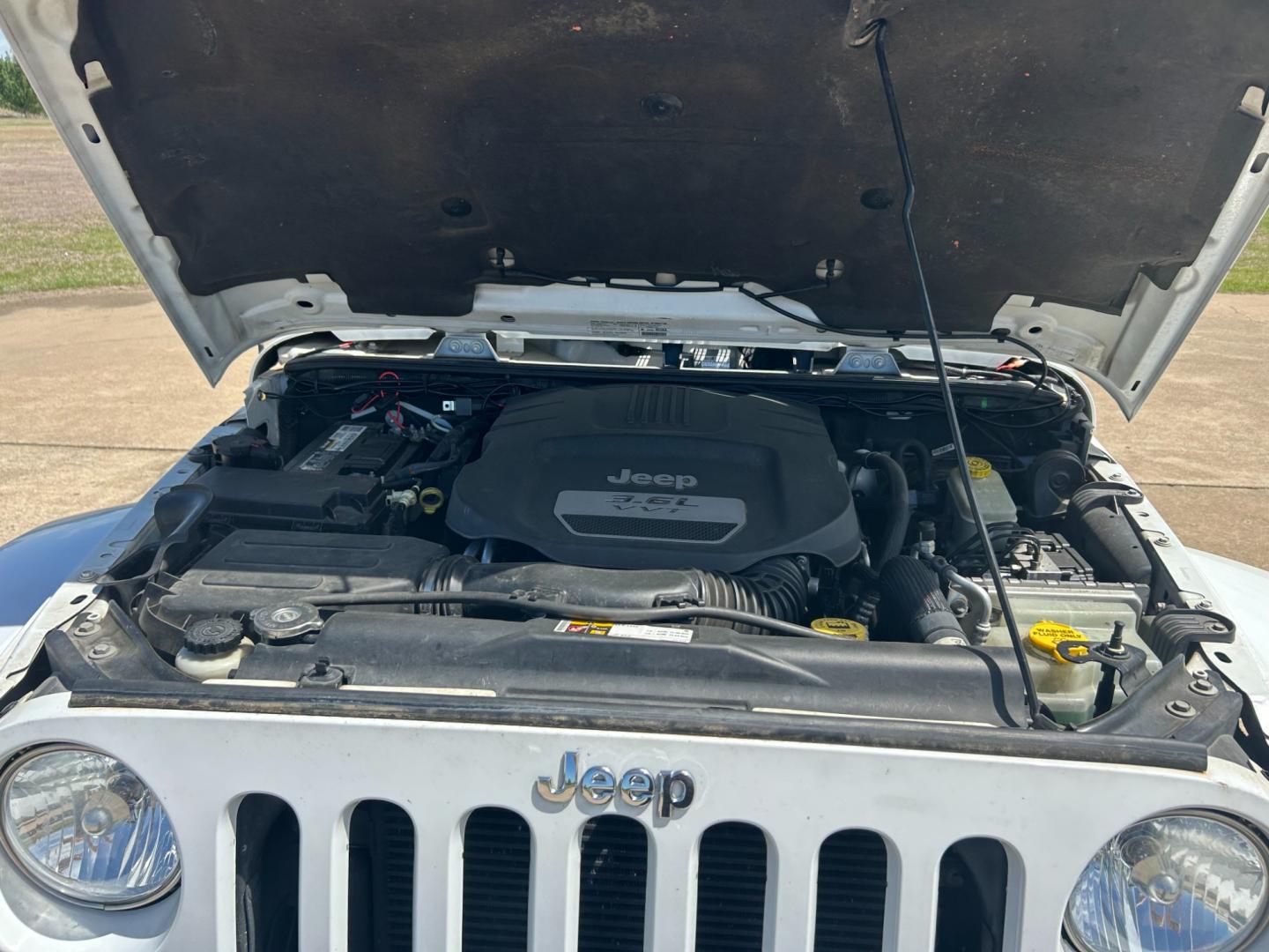 2013 White /BLACK Jeep Wrangler SAHARA (1C4BJWEG5DL) with an 3.6L V6 engine, AUTOMATIC transmission, located at 17760 Hwy 62, Morris, OK, 74445, (918) 733-4887, 35.609104, -95.877060 - Photo#20